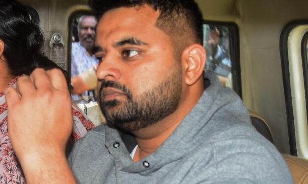 ಜೈಲಿನಲ್ಲಿರುವ ಪ್ರಜ್ವಲ್ ರೇವಣ್ಣ ಬಳಿ ಪೆನ್‌ಡ್ರೈವ್,  ಮೊಬೈಲ್ ಪತ್ತೆ!