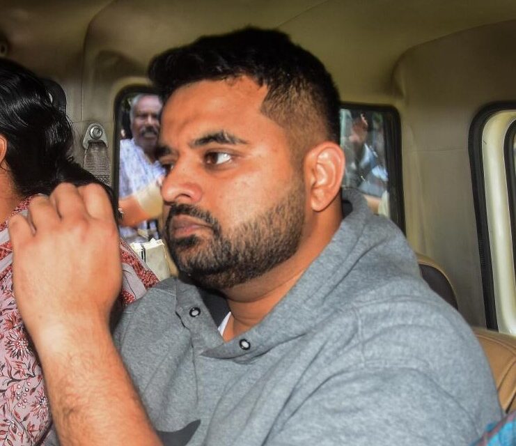 ಜೈಲಿನಲ್ಲಿರುವ ಪ್ರಜ್ವಲ್ ರೇವಣ್ಣ ಬಳಿ ಪೆನ್‌ಡ್ರೈವ್,  ಮೊಬೈಲ್ ಪತ್ತೆ!