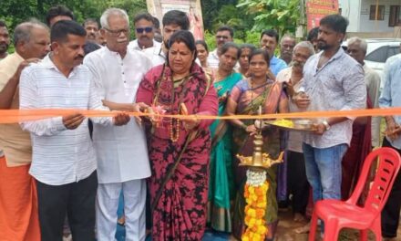 ಸರ್ವೇಶ್ವರ ದೇವಾಲಯದ ಹೆಬ್ಬಾಗಿಲು ಉದ್ಘಾಟಿಸಿದ ರೂಪಾಲಿ ನಾಯ್ಕ