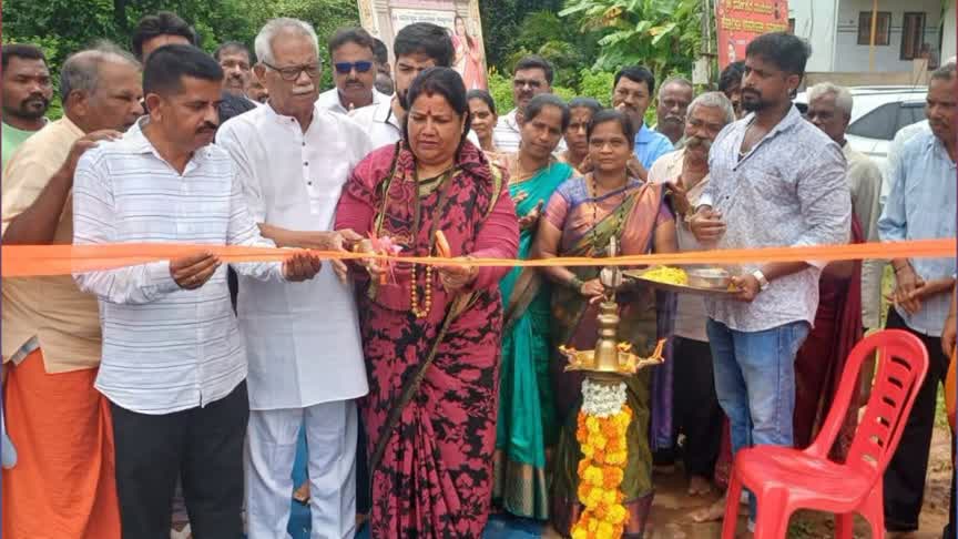 ಸರ್ವೇಶ್ವರ ದೇವಾಲಯದ ಹೆಬ್ಬಾಗಿಲು ಉದ್ಘಾಟಿಸಿದ ರೂಪಾಲಿ ನಾಯ್ಕ