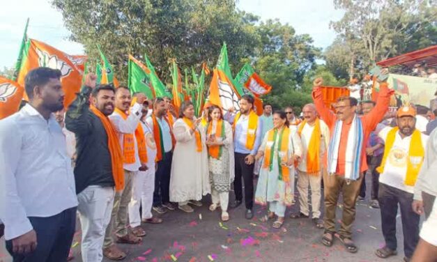 ಬಳ್ಳಾರಿ ಚಲೋ ಸಮಾರೋಪದಲ್ಲಿ ರೂಪಾಲಿ ನಾಯ್ಕ ಗುಡುಗು: ಕಾಂಗ್ರೆಸ್ ಸರ್ಕಾರದ ವಿರುದ್ಧ ತೀವ್ರ ವಾಗ್ದಾಳಿ