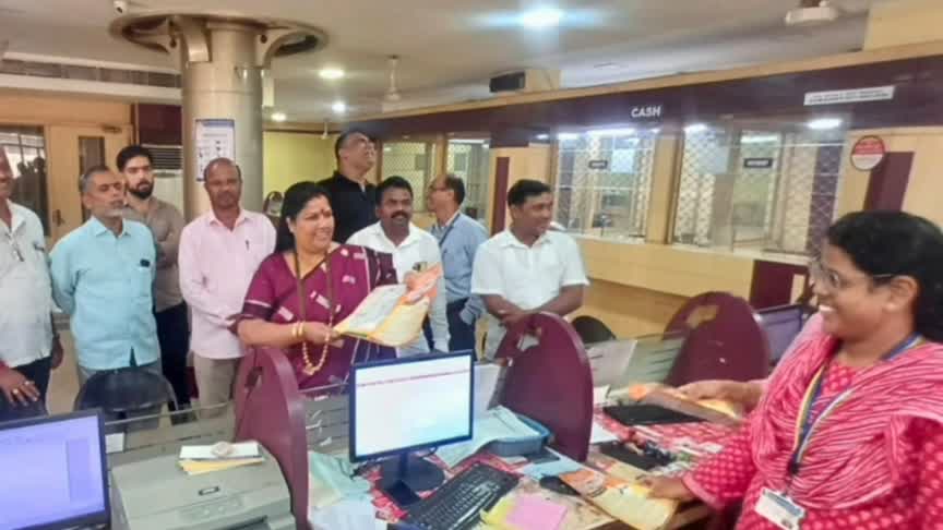 ಸಂಕನೂರು ಗೆಲುವೇ ಗುರಿ: ಪದವೀಧರ ಕ್ಷೇತ್ರದಲ್ಲಿ ರೂಪಾಲಿ ನಾಯ್ಕ್ ಅಬ್ಬರದ ಪ್ರಚಾರ