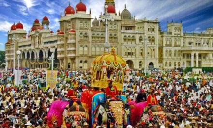 ಮೈಸೂರು ದಸರಾ : ಚಾಮುಂಡಿ ಬೆಟ್ಟದಲ್ಲಿ ಭರ್ಜರಿ ಸಿದ್ಧತೆ, ಅರಮನೆಯಲ್ಲಿ ಖಾಸಗಿ ದರ್ಬಾರ್